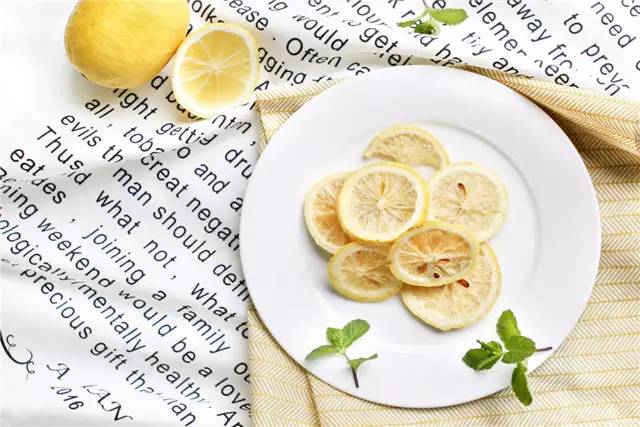 喝水喝得多能美容吗,喝水加它喝出好身体好皮肤