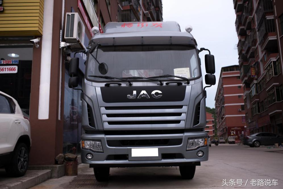 格尔发天然气用的什么发动机,格尔发纳威司达