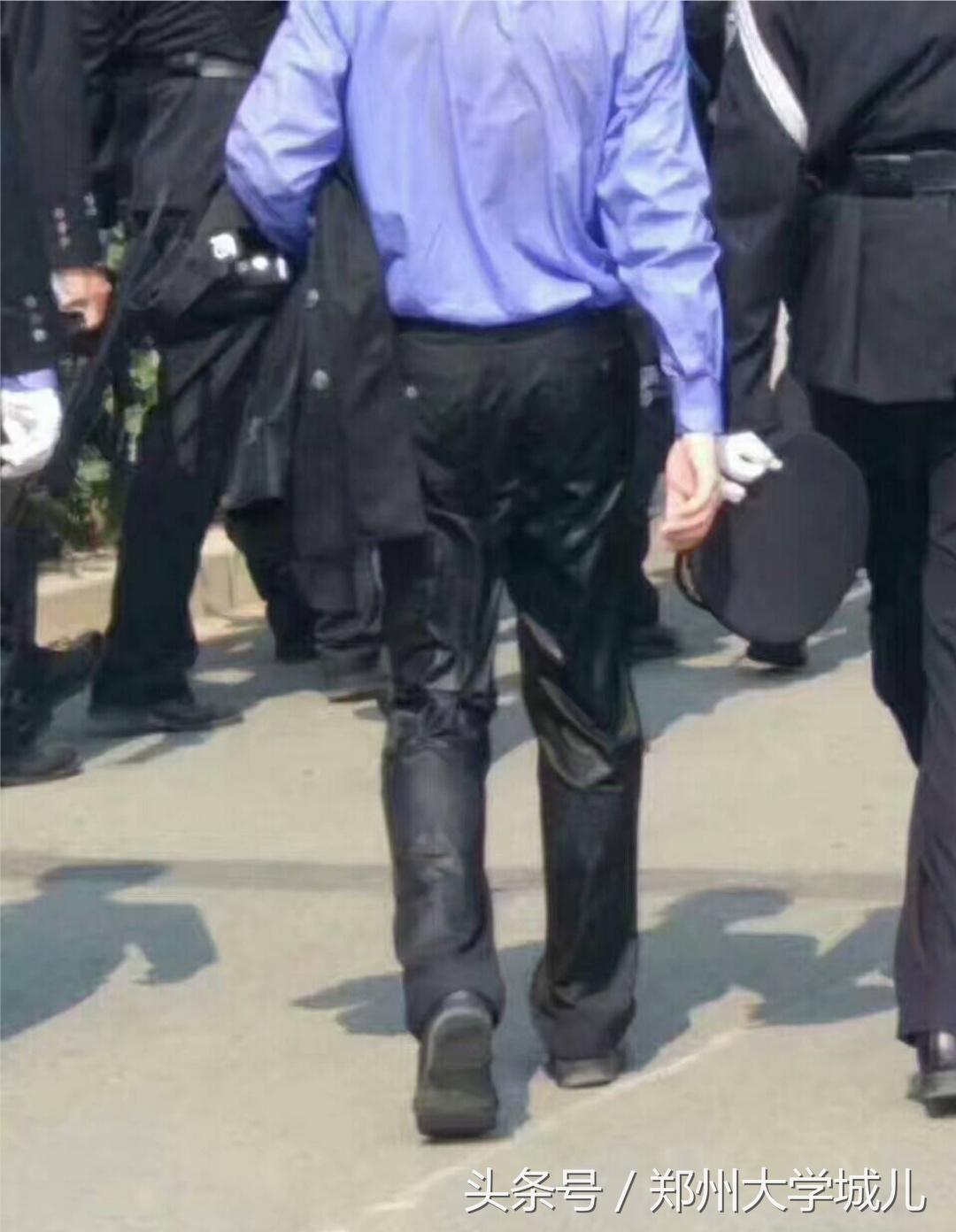 警校汗水湿透,警校生雪中训练