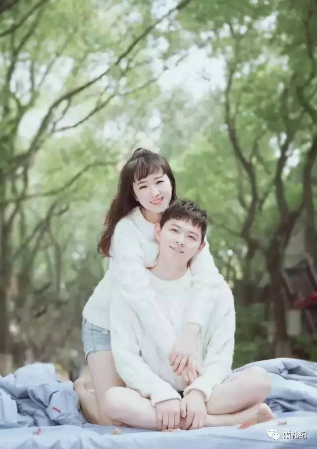 摄影师亲手教新人摆婚纱照造型,6种必拍的婚纱照风格