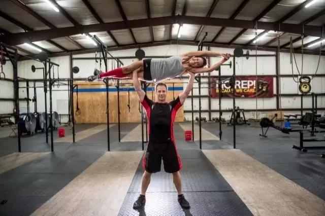 一天就能练出来的腹肌马甲线,这才是真正的腹肌马甲线