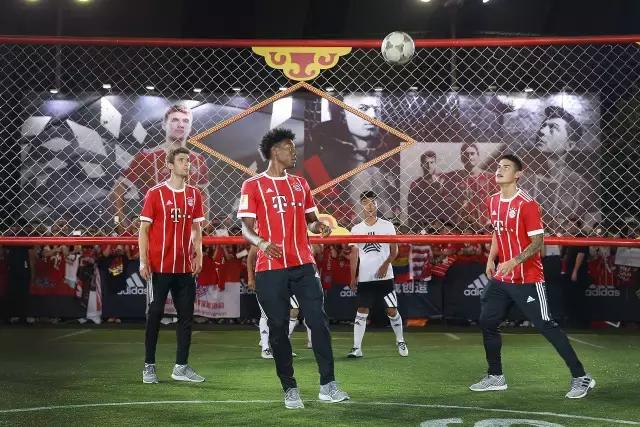 原来有一种见面会的乐趣不比一场球赛少｜阿迪达斯带你在上海看拜仁球员玩蹴鞠