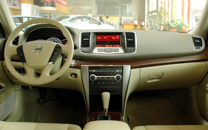号称移动沙发的日产天籁,乘坐者之车