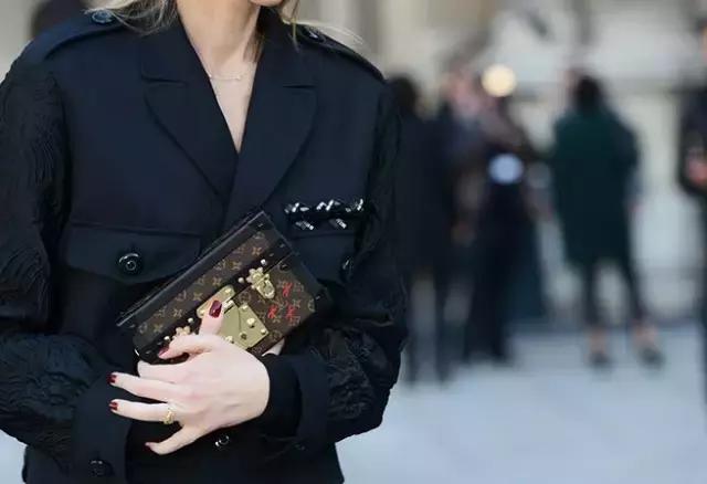 lv邮差包经典款式,lv最值得购买的款式