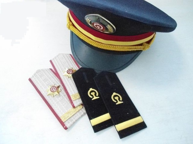 铁路制服肩章级别,铁路制服上肩章杠是代表什么的