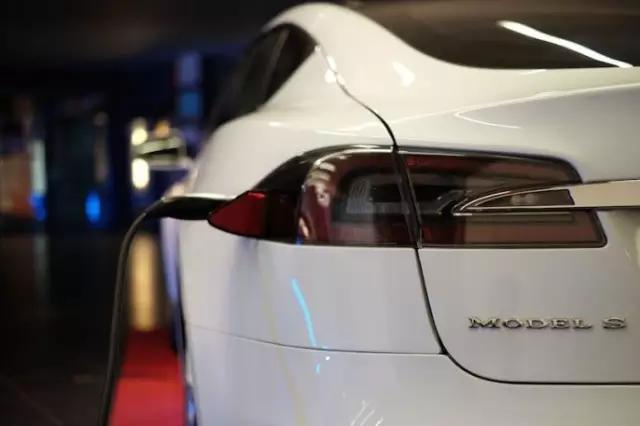 全球最悲催特斯拉车主，因环保问题被罚哭！