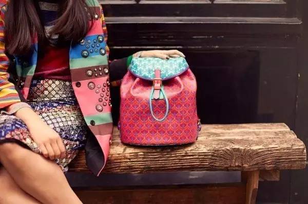 杨幂米兰包包,杨幂时尚包