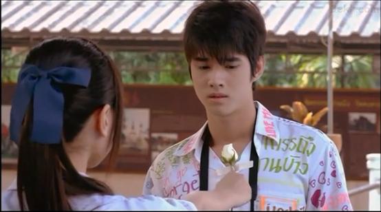 校服一个*绑捆**着我们青春的东西