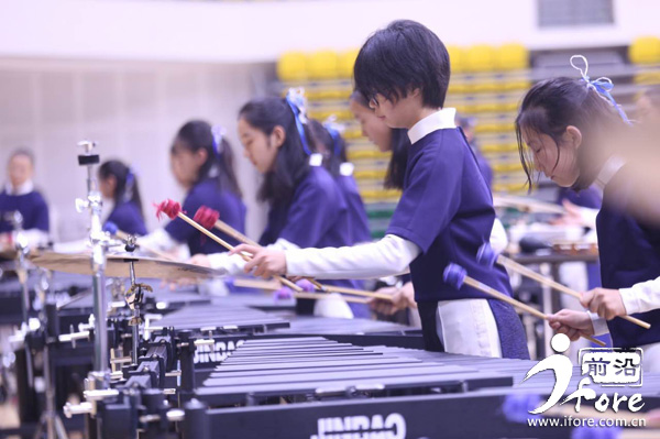 FightOn!全国21所学校在宝坻比赛行进艺术，天津海河中学、41中的学生“帅拉风”