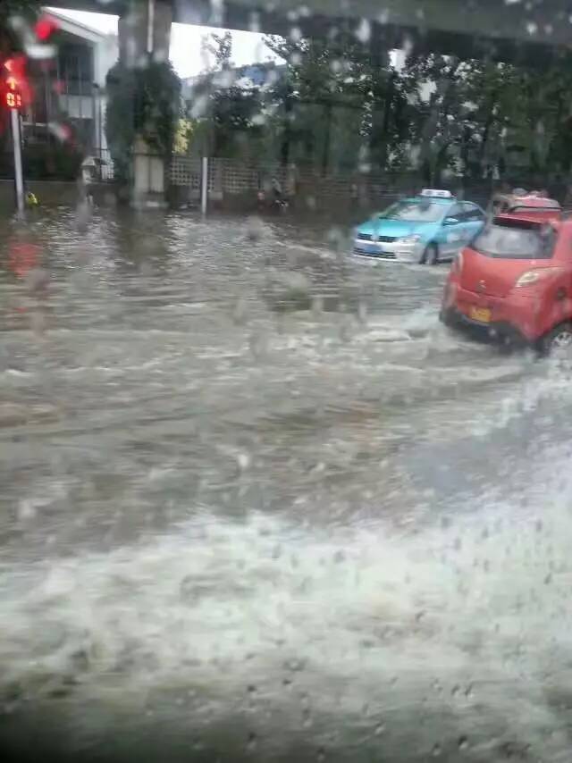 大雨倾城,小海地儿的“海”可一点都不小!