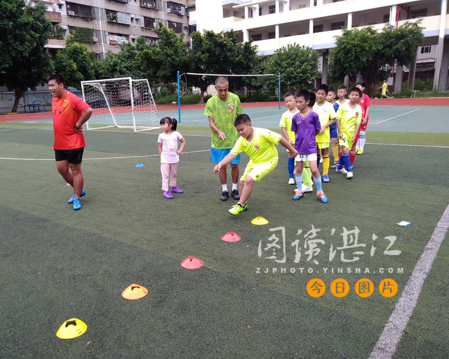 大力扶持足球发展,全市校园足球推广