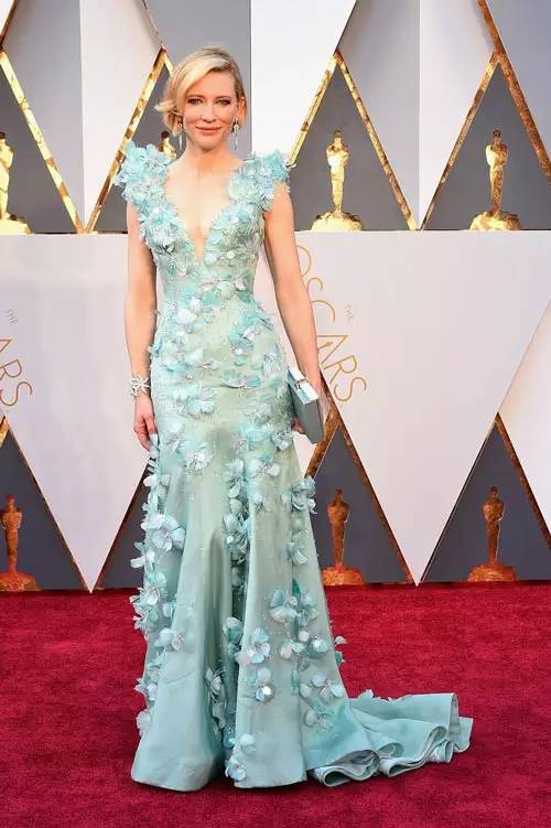 红毯简史| 你穿成了谁？你又是谁？