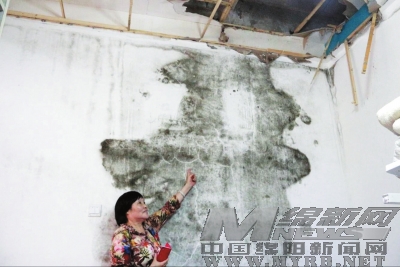 楼上水管爆了漏水到楼下怎么赔偿,楼上水管爆裂楼下遭殃