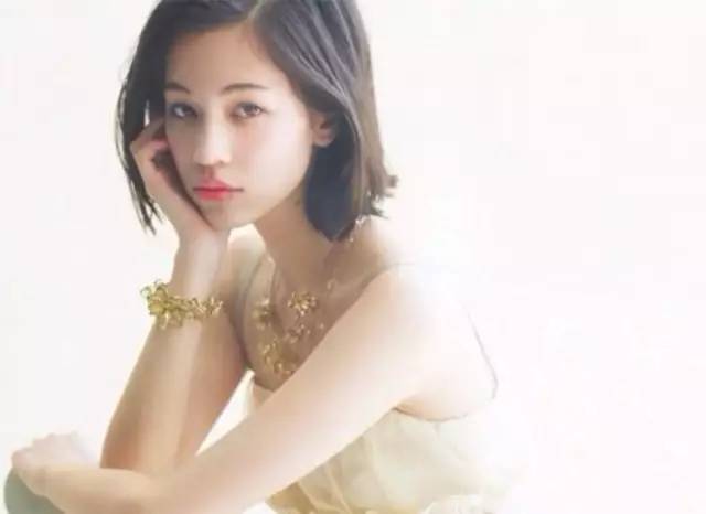 自从买了这些化妆品，我发现自己越来越像水原希子了……