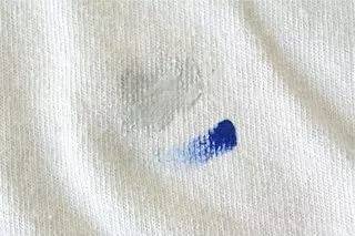 圆珠笔发黄了怎么办,白衣服被黑笔画下如何洗