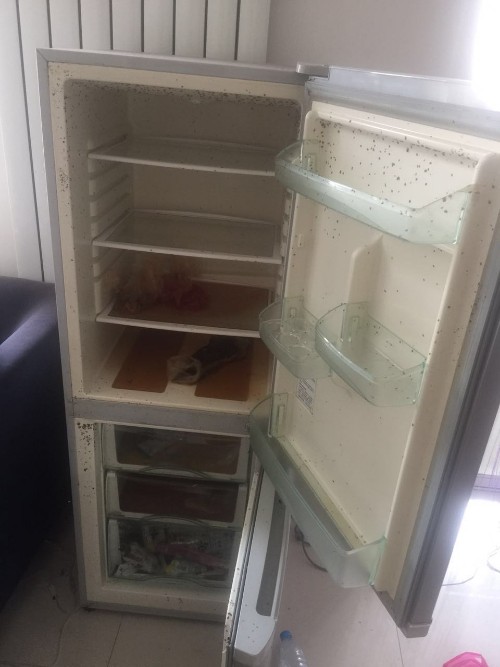 租客欠房租水电费跑了怎么办,租客欠租跑路遗留物品