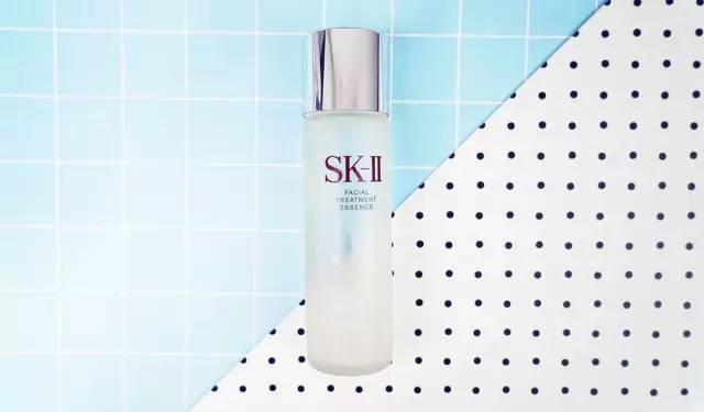 价格700左右的爽肤水,4900元的化妆水