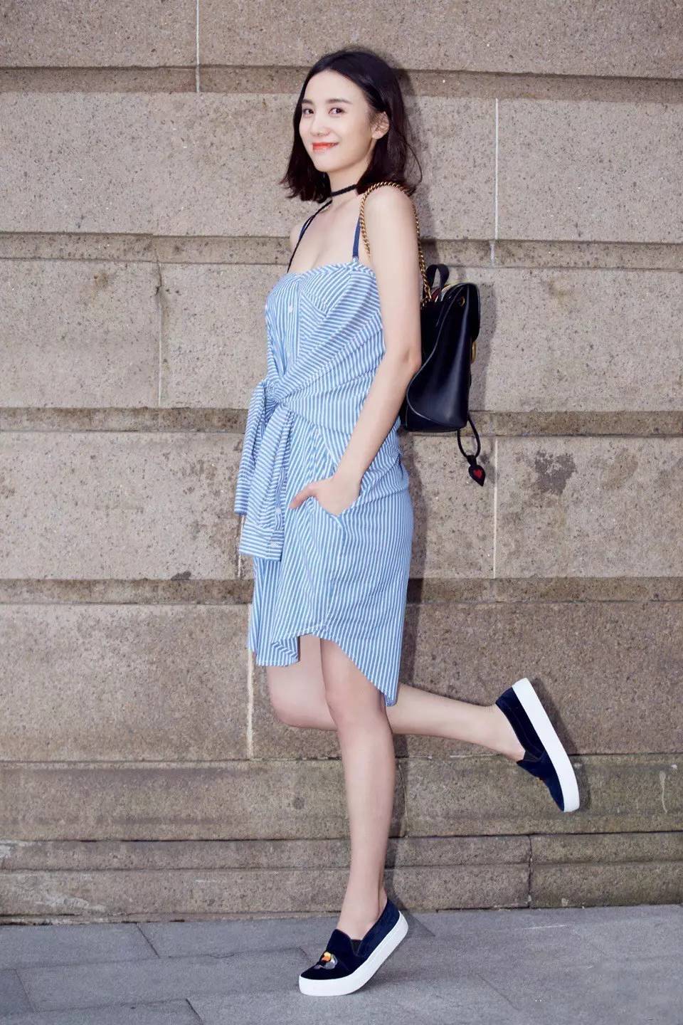 衬衣裙百搭又有高级感,衬衫裙这样穿可以很帅也可以很美