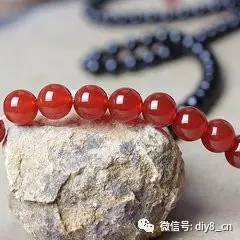 她用鱼线把一颗颗圆珠串起来，竟然会变成这样！