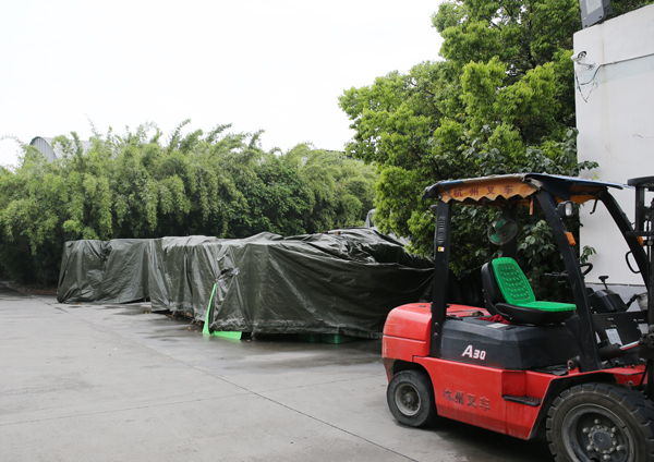 环境好了、蓝天多了……龙泉驿小区居民把锦旗送给了谁？