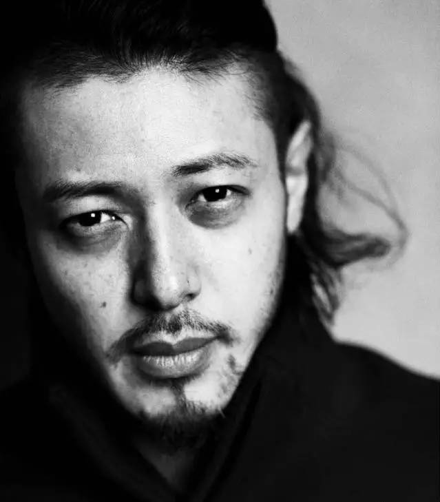 消除黑眼圈化妆手法,怎么不用护肤品减少黑眼圈