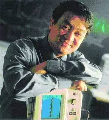 60岁在破庙年赚13亿，被逼净身出户后，又带着年均超过80岁的团队重掌江湖