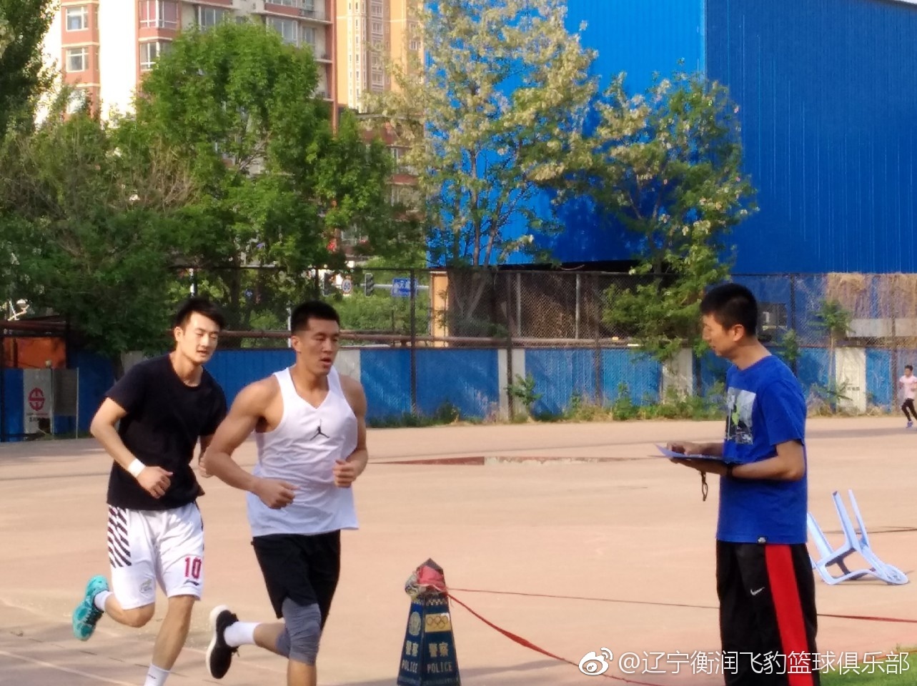 辽篮看大连足球,辽篮主场看球