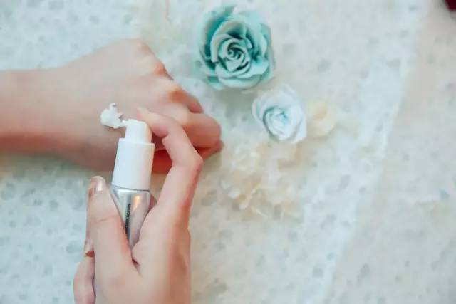 去黑头闭口痘痘土方法 (祛黑头收缩毛孔神器测评)