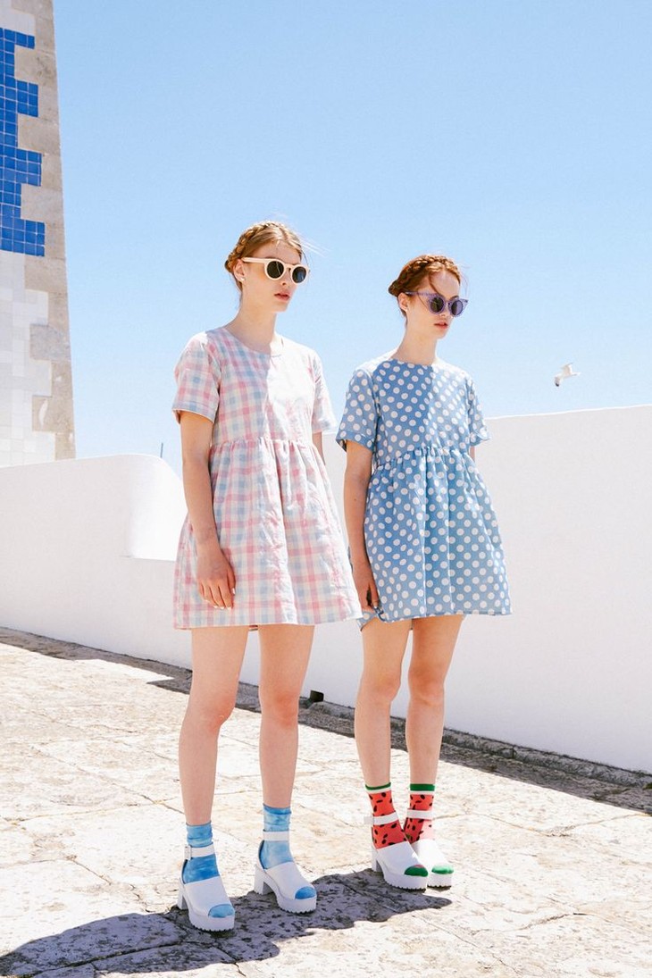 最近超火的网红袜子男,今年超流行的袜子男