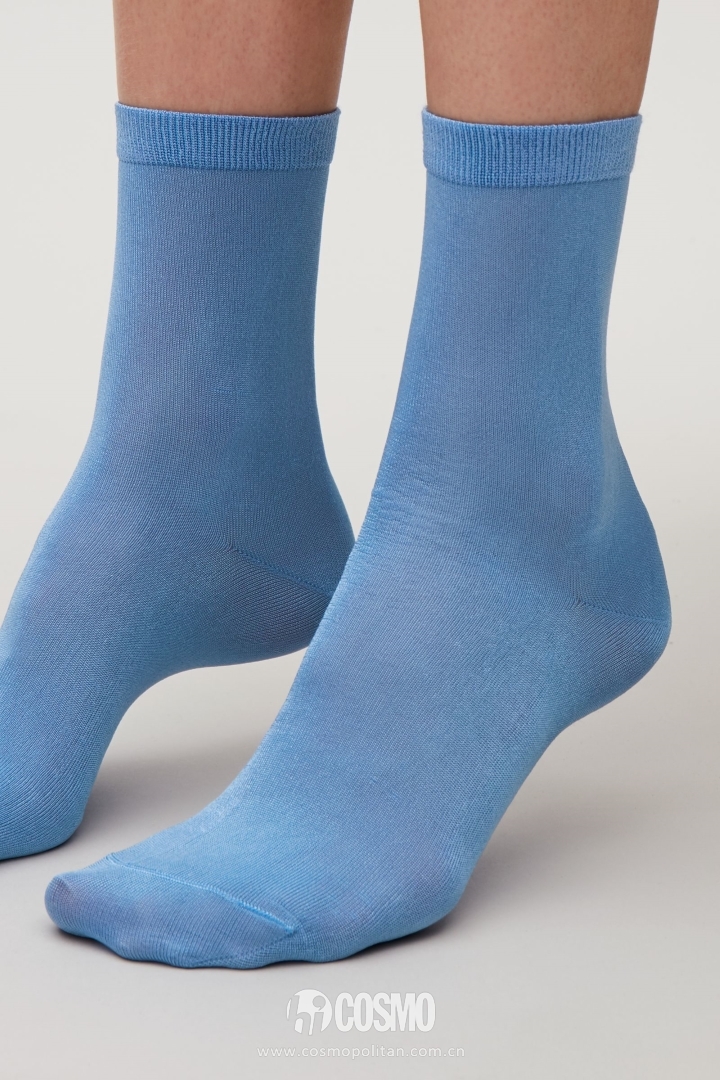 最近超火的网红袜子男,今年超流行的袜子男