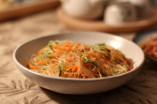 头油干枯分叉掉发用什么洗发水,精华液改善头发分叉干枯毛躁头油