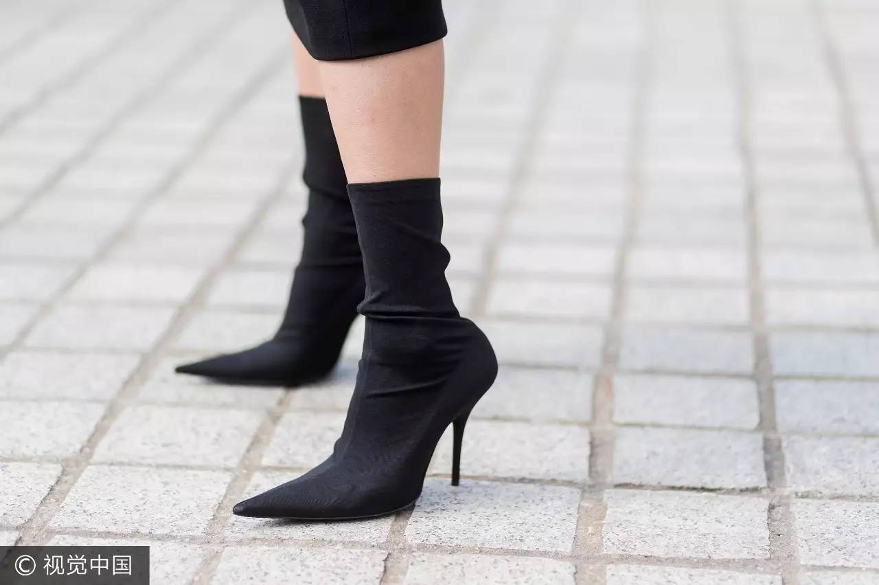 早春上新时髦又洋气的靴子,这个秋天最流行的马丁靴