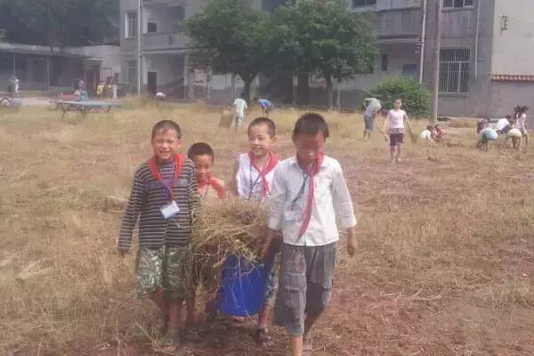 小时候上学时经历的生死瞬间,小时候上学的情景