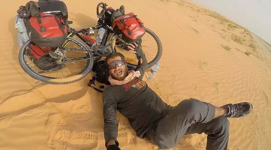 艺术家环游世界，他靠这个技能成为世界网红