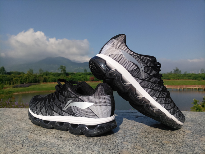 李宁如影随形,李宁跑鞋绝影雷