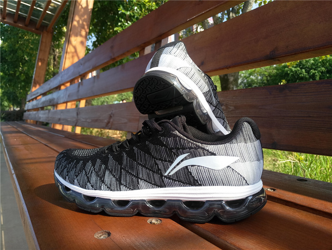 李宁如影随形,李宁跑鞋绝影雷