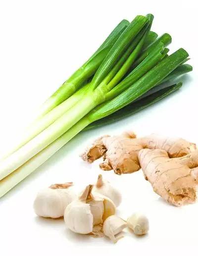 牙齿变黄、口腔异味怎么办?这些简单的食物就能搞定!