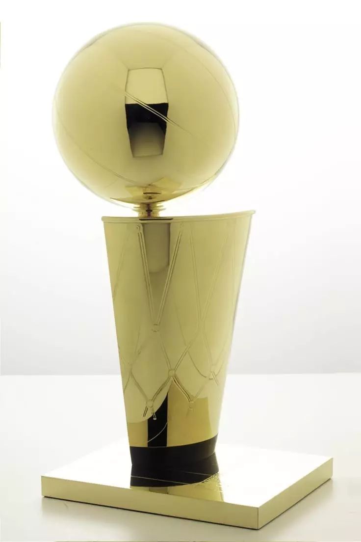 tiffany品牌创始人,tiffany上马奖杯