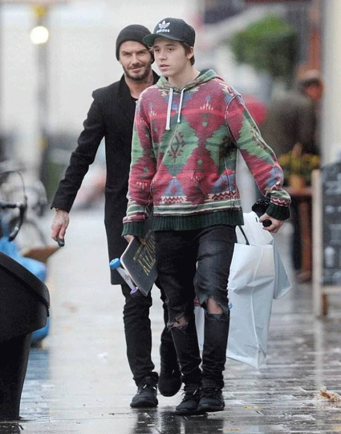 穿腻了小白鞋可以这样来改造,穿腻了小白鞋的话