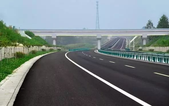 双桥双滦区高新区7—9周岁儿童“六龄齿”可免费做窝沟封闭；承德部分客运车票实现网购；市人社局帮毕业未就业大学生找工作……