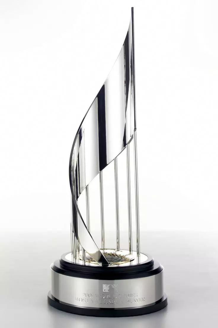 tiffany品牌创始人,tiffany上马奖杯