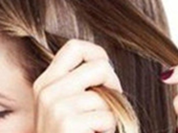 鱼骨辫半扎发编发教程简单好看,侧编刘海编发教程简单又好看