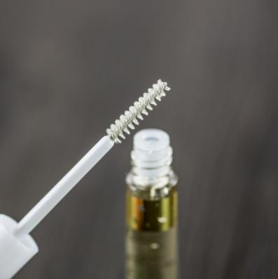 “睫毛保养”被火爆讨论？原来拥有浓密长睫毛这么简单