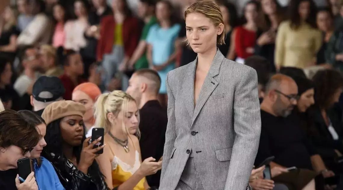 2021纽约时装周中国设计师,纽约时装周最年轻设计师