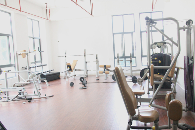 看看别人家的好宿舍，电梯房免费住，衣食住行样样有！