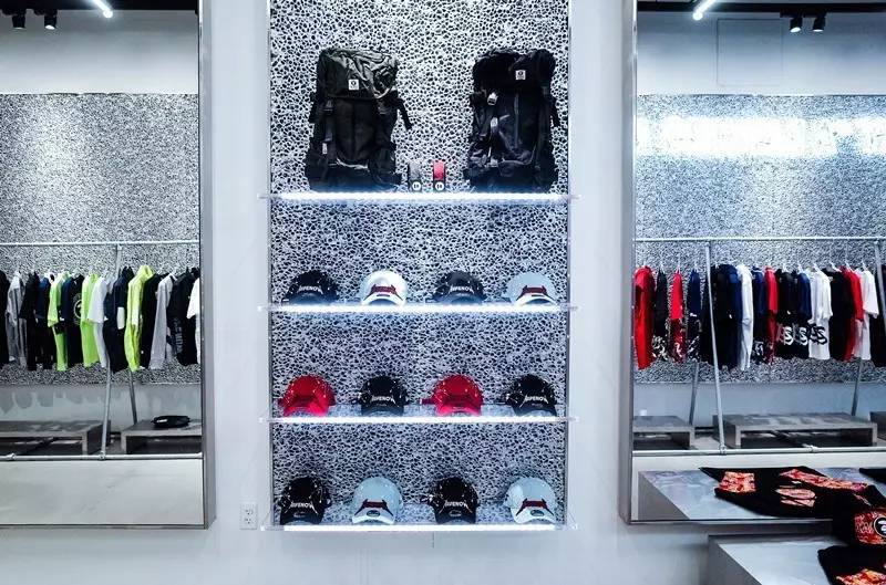 潮流圈的人气图腾！年轻猿颜强势登陆美国潮流圣地！