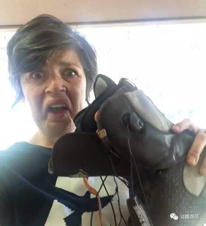 滑雪场鞋子衣服很脏,滑雪场的滑雪鞋臭怎么办