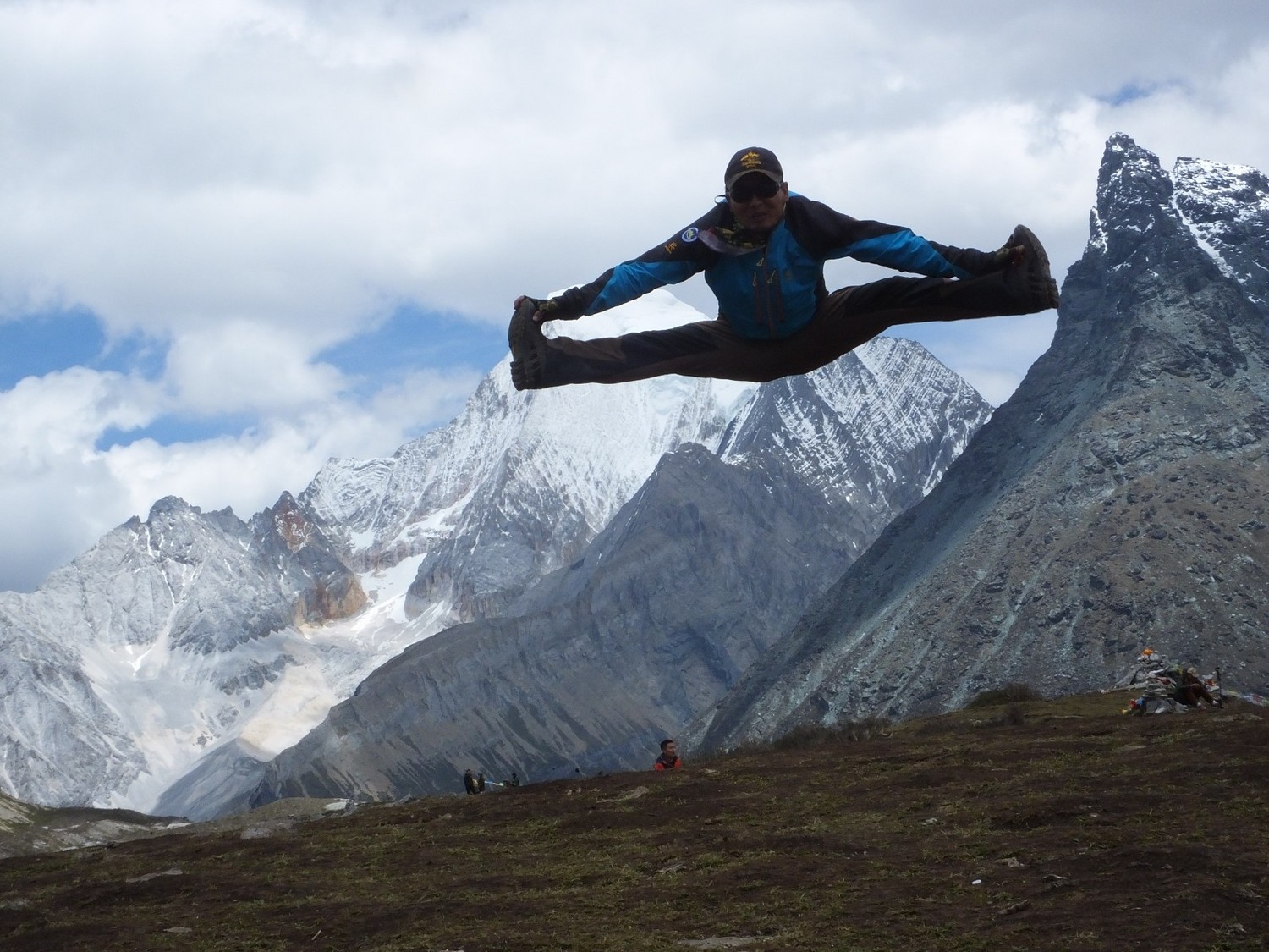 泸亚东线沿途风景,泸亚线穿越原始森林