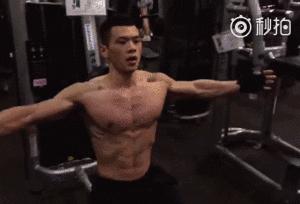 发现自己胸肌会动,为什么胸肌会自己动