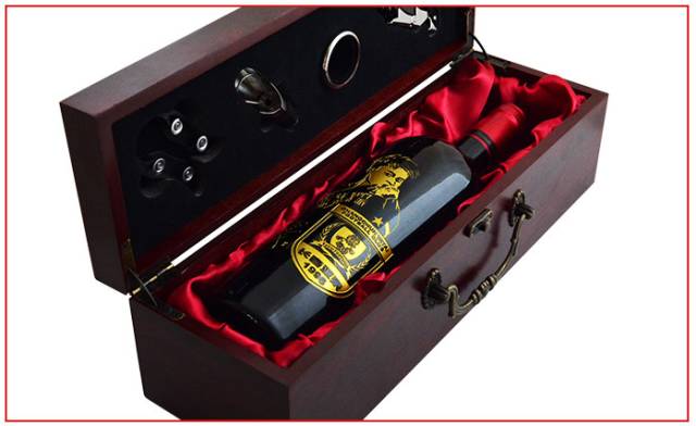 共忆荣耀重塑经典—亚泰足球夺冠十周年典藏红酒(一)